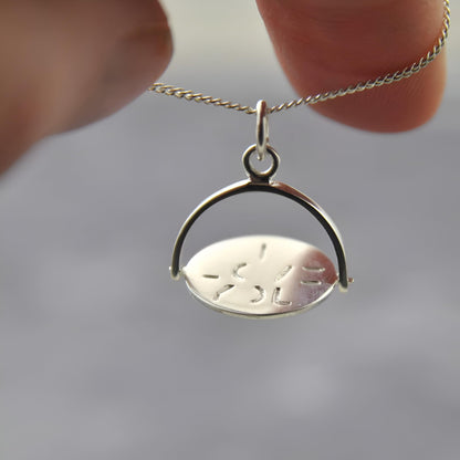I Love You Round Spinner Sterling Silver Charm Pendant– Hidden Message Love Jewellery for Women – I Love You Gifts for Her or Him – Romantic Women's Pendant – Love Gifts for Him or Her