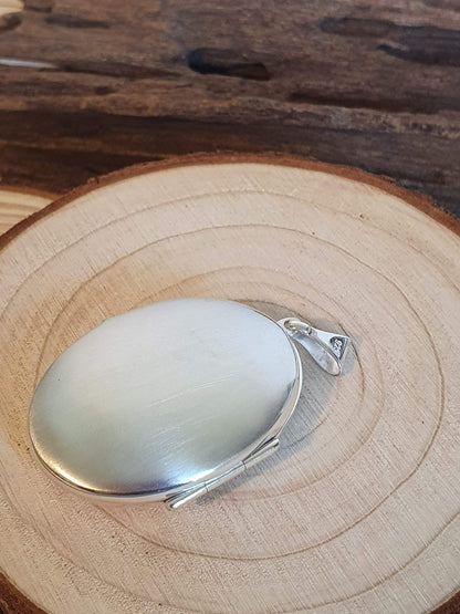 Large Oval Victorian Foliate Engraved Pattern Sterling Silver Locket for Women/Ladies/Girl 