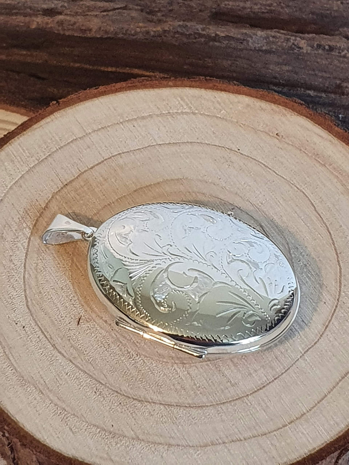 Large Oval Victorian Foliate Engraved Pattern Sterling Silver Locket for Women/Ladies/Girl 