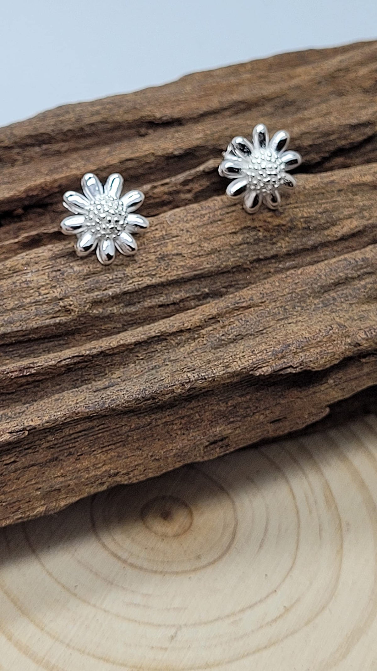 Daisy Flower Stud Earrings/Pair of Ear Studs for Women Teenagers Children Childs Girls Kids - 925 Sterling Silver - Sweet & Pretty Stud Earrings