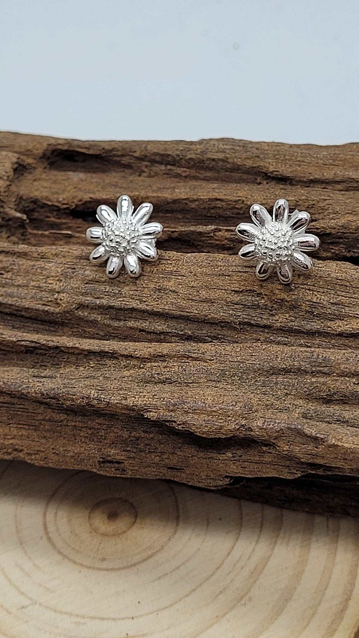 Daisy Flower Stud Earrings/Pair of Ear Studs for Women Teenagers Children Childs Girls Kids - 925 Sterling Silver - Sweet & Pretty Stud Earrings