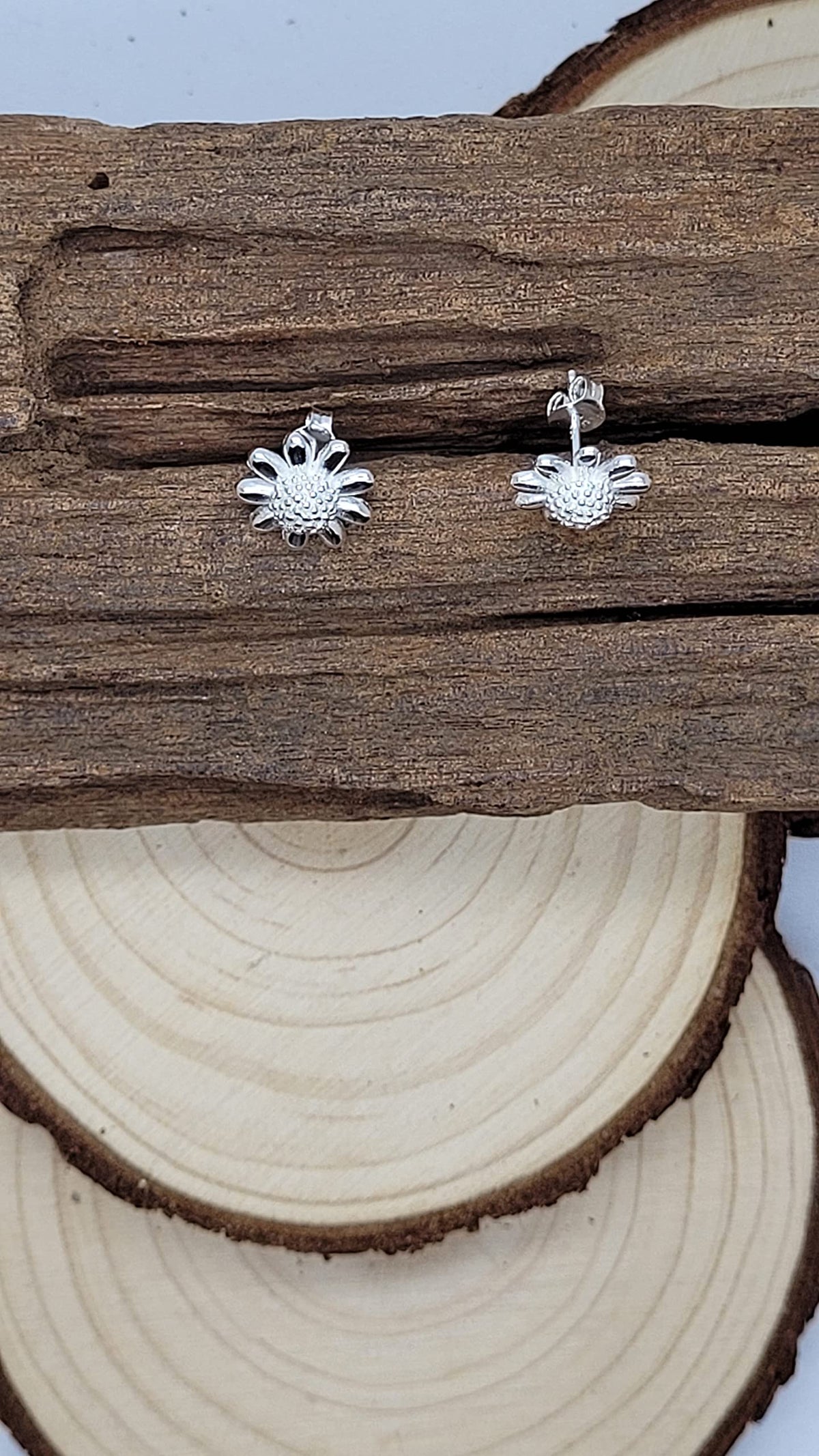 Daisy Flower Stud Earrings/Pair of Ear Studs for Women Teenagers Children Childs Girls Kids - 925 Sterling Silver - Sweet & Pretty Stud Earrings