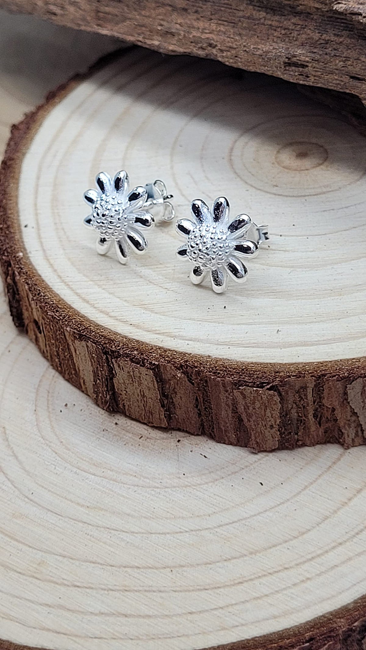 Daisy Flower Stud Earrings/Pair of Ear Studs for Women Teenagers Children Childs Girls Kids - 925 Sterling Silver - Sweet & Pretty Stud Earrings