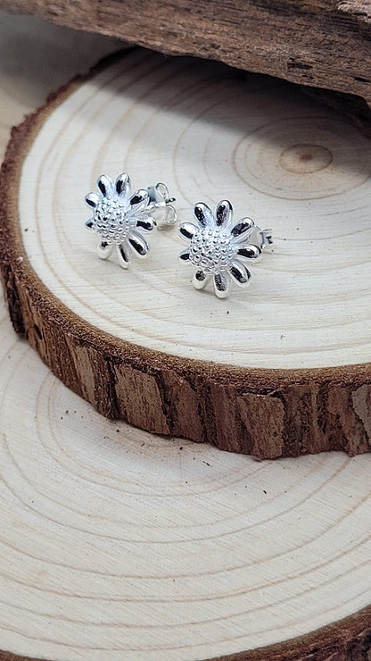 Daisy Flower Stud Earrings/Pair of Ear Studs for Women Teenagers Children Childs Girls Kids - 925 Sterling Silver - Sweet & Pretty Stud Earrings